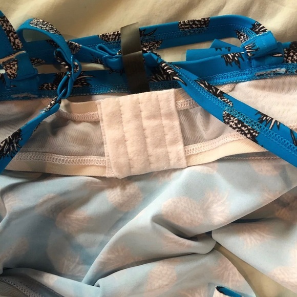 (SOLD) Torrid Swim Pineapple Print Bikini Size 1 - Picture 4 of 6
